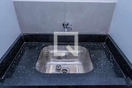 Sala, cozinha e área de serviço de apartamento para alugar com 2 quartos, 32m² em Parque Pan Americano, São Paulo