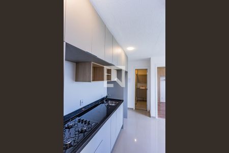 Sala, cozinha e área de serviço de apartamento para alugar com 2 quartos, 32m² em Parque Pan Americano, São Paulo