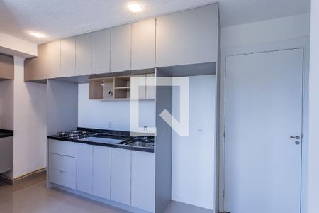 Sala, cozinha e área de serviço de apartamento para alugar com 2 quartos, 32m² em Parque Pan Americano, São Paulo