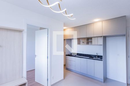Sala, cozinha e área de serviço de apartamento para alugar com 2 quartos, 32m² em Parque Pan Americano, São Paulo
