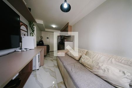 Sala/Cozinha e Área de Serviço de apartamento para alugar com 1 quarto, 28m² em Vila Penteado, São Paulo