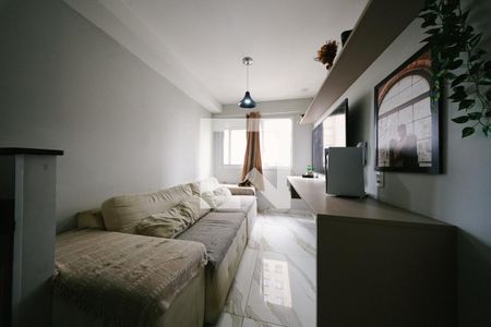 Sala/Cozinha e Área de Serviço de apartamento para alugar com 1 quarto, 28m² em Vila Penteado, São Paulo