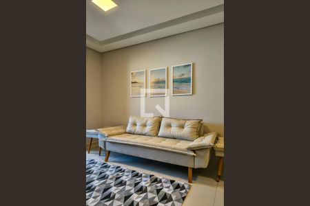 Sala de apartamento para alugar com 3 quartos, 83m² em Nova Mirim, Praia Grande