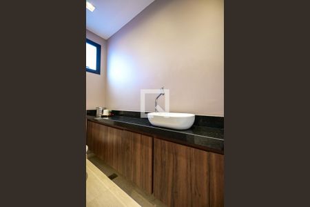 Lavabo de casa de condomínio para alugar com 2 quartos, 107m² em Real Parque, São Paulo