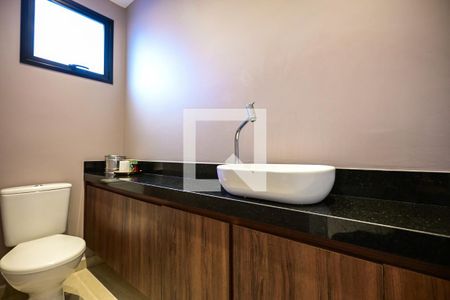 Lavabo de casa de condomínio para alugar com 2 quartos, 107m² em Real Parque, São Paulo