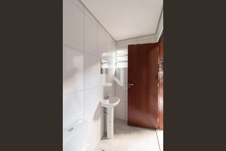 Banheiro de apartamento para alugar com 1 quarto, 35m² em Jardim Sao Pedro, Carapicuíba