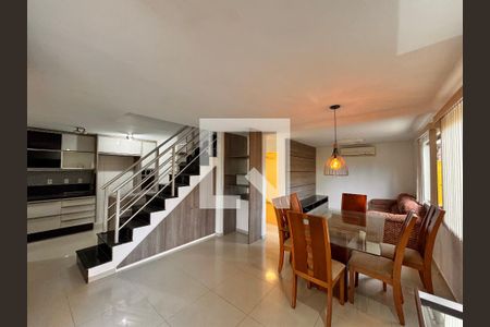 Sala de casa de condomínio para alugar com 4 quartos, 210m² em Vargem Grande, Rio de Janeiro