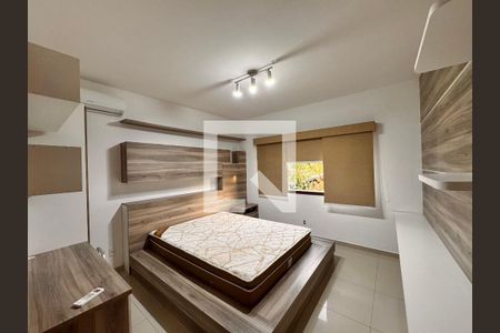 Suíte  de casa de condomínio para alugar com 4 quartos, 210m² em Vargem Grande, Rio de Janeiro
