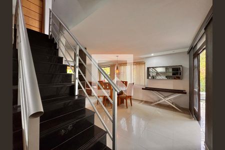 Sala de casa de condomínio para alugar com 4 quartos, 210m² em Vargem Grande, Rio de Janeiro