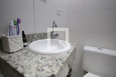 Banheiro de apartamento à venda com 2 quartos, 56m² em Vila Tibiriçá, Santo André