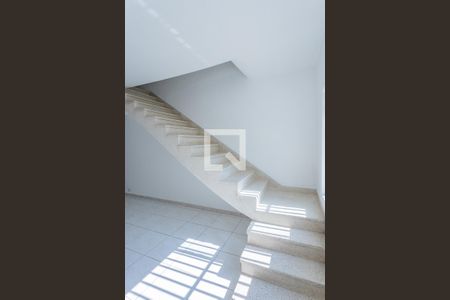 Escada de casa para alugar com 6 quartos, 86m² em Vila Pereira Barreto, São Paulo