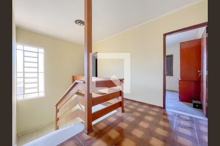 Hall dos Quartos (casa 1) de casa à venda com 5 quartos, 240m² em Remédios, Osasco