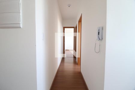 Corredor de apartamento para alugar com 2 quartos, 58m² em Jardim Inconfidencia, Uberlândia