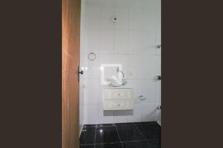 Banheiro da Suíte de casa para alugar com 3 quartos, 90m² em Santa Rosa, Belo Horizonte