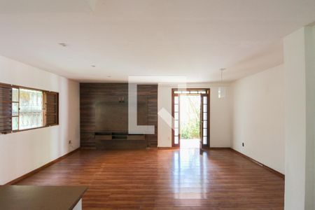 Sala de casa para alugar com 3 quartos, 90m² em Santa Rosa, Belo Horizonte