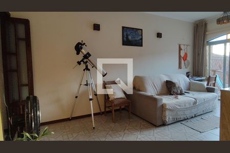 Casa à venda com 3 quartos, 130m² em Parque Maria Domitila, São Paulo