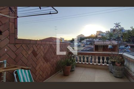 Casa à venda com 3 quartos, 130m² em Parque Maria Domitila, São Paulo