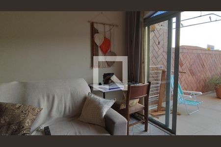 Casa à venda com 3 quartos, 130m² em Parque Maria Domitila, São Paulo