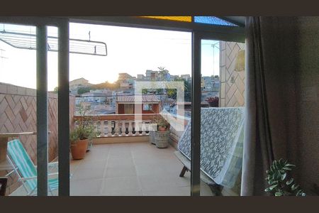 Casa à venda com 3 quartos, 130m² em Parque Maria Domitila, São Paulo