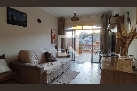 Casa à venda com 3 quartos, 130m² em Parque Maria Domitila, São Paulo