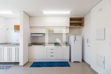 Cozinha de apartamento para alugar com 1 quarto, 40m² em Empresarial 18 do Forte, Barueri