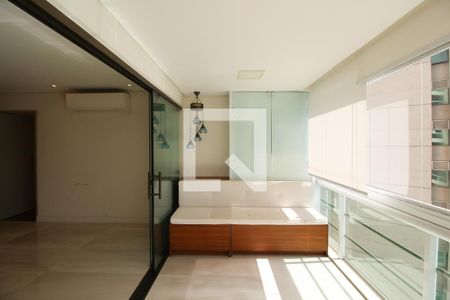 Varanda de apartamento à venda com 3 quartos, 112m² em Vila Olímpia, São Paulo
