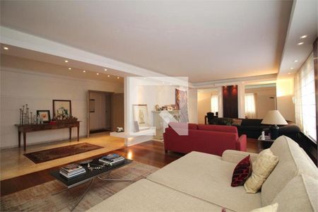 Casa à venda com 6 quartos, 435m² em Vila Cordeiro, São Paulo