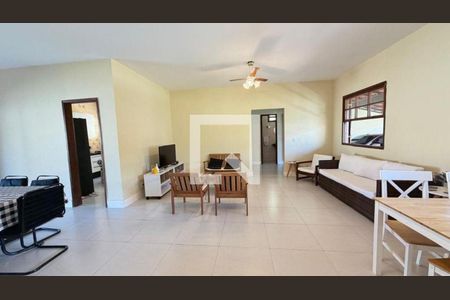 Casa à venda com 3 quartos, 240m² em Camboinhas, Niterói