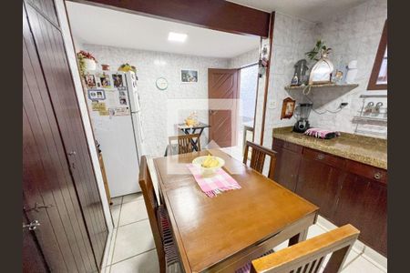 Casa à venda com 4 quartos, 243m² em Matapaca, Niterói