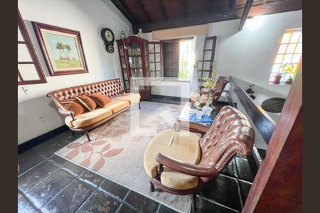 Casa à venda com 4 quartos, 243m² em Matapaca, Niterói