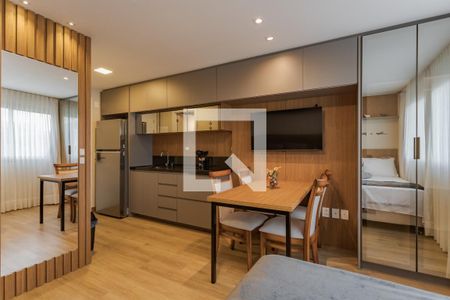 Sala/Quarto de kitnet/studio para alugar com 1 quarto, 25m² em Boa Vista, Porto Alegre