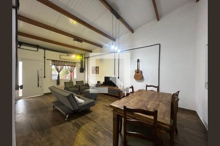 Sala de casa à venda com 4 quartos, 132m² em Harmonia, Canoas
