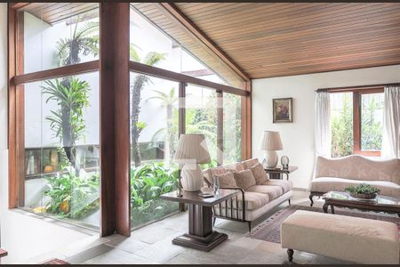 Casa à venda com 4 quartos, 366m² em Vila Tramontano, São Paulo