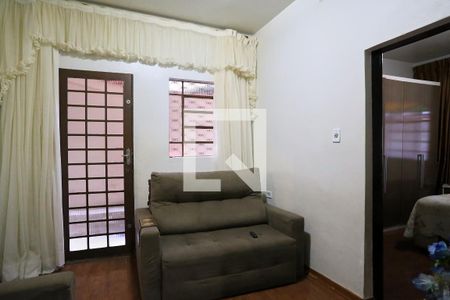 Sala de casa para alugar com 2 quartos, 180m² em Boa Vista, Belo Horizonte
