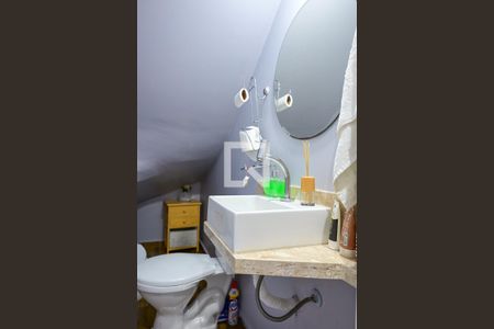 Lavabo de casa de condomínio para alugar com 2 quartos, 123m² em Parque das Cigarreiras, Taboão da Serra