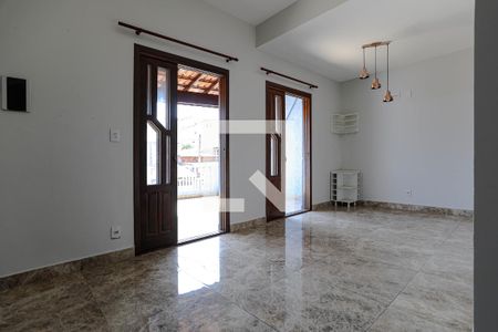 Escritório de casa para alugar com 3 quartos, 229m² em Jardim Cambuci, Mogi das Cruzes