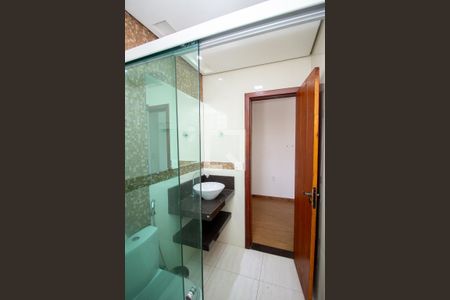 Banheiro da Suíte de casa para alugar com 2 quartos, 110m² em Tropical, Contagem