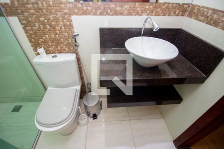 Banheiro da Suíte de casa para alugar com 2 quartos, 110m² em Tropical, Contagem
