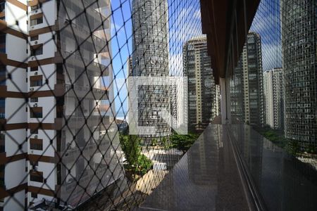Varanda de apartamento para alugar com 4 quartos, 177m² em Barra da Tijuca, Rio de Janeiro