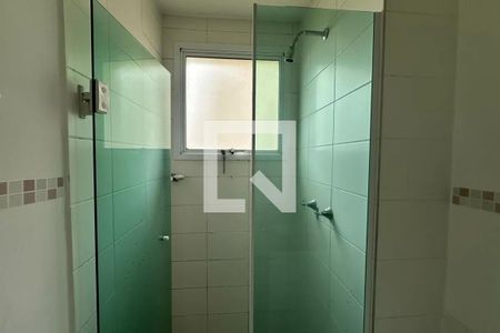 Banheiro de apartamento à venda com 3 quartos, 73m² em Jardim Tupanci, Barueri