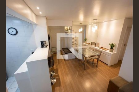 Sala de apartamento à venda com 3 quartos, 73m² em Jardim Tupanci, Barueri