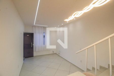 Sala de casa para alugar com 2 quartos, 84m² em Santo Elias, Mesquita