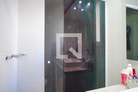 Banheiro suíte  de apartamento à venda com 2 quartos, 75m² em Jardim Lindóia, Porto Alegre