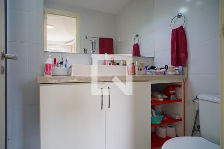 Banheiro suíte  de apartamento à venda com 2 quartos, 75m² em Jardim Lindóia, Porto Alegre