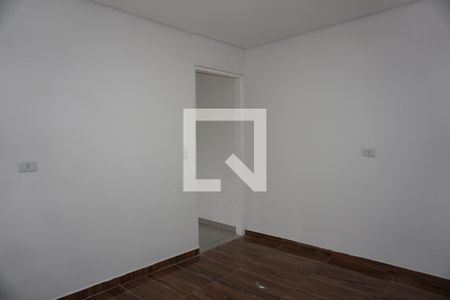 Quarto de casa para alugar com 1 quarto, 29m² em Jardim Santo Eduardo, Embu das Artes
