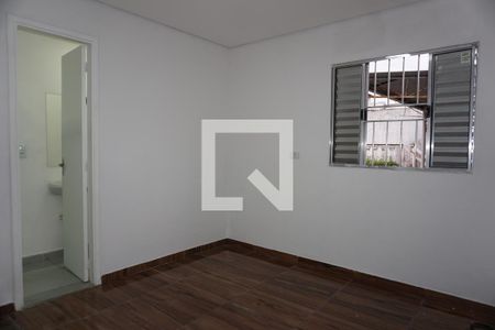 Quarto de casa para alugar com 1 quarto, 29m² em Jardim Santo Eduardo, Embu das Artes
