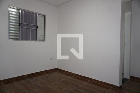 Quarto de casa para alugar com 1 quarto, 35m² em Jardim Santo Eduardo, Embu das Artes