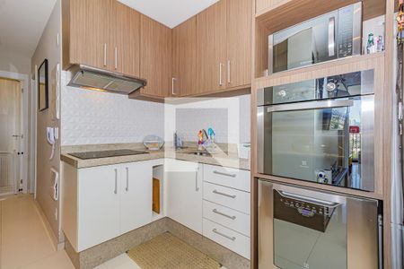 Cozinha de apartamento à venda com 2 quartos, 71m² em Santo Amaro, São Paulo
