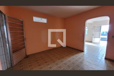 Sala de casa para alugar com 8 quartos, 315m² em Parque Recanto Monica, Itaquaquecetuba
