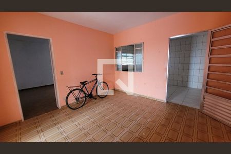 Sala de casa para alugar com 8 quartos, 315m² em Parque Recanto Monica, Itaquaquecetuba